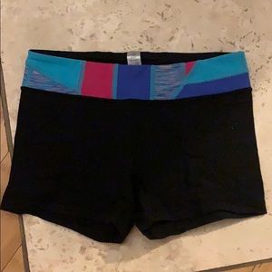 Ivivva booty shorts